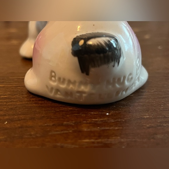 Vintage Hugging Bunnies Salt and Pepper Set - Picture 4 of 4